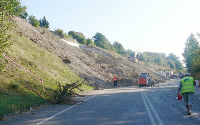 Sanácia zosuvu svahu na ceste II/237 v Novém Strašecí