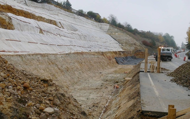 Sanácia zosuvu svahu na ceste II/237 v Novém Strašecí