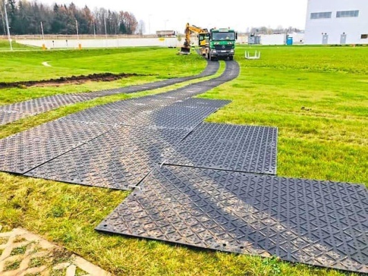 Ako cestné panely zabezpečujú prejazdnosť dočasných prístupových ciest na staveniská alebo chránia povrchy