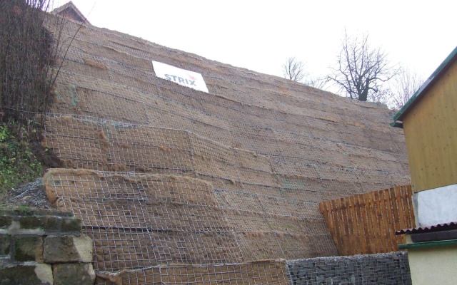 Sanácia zosuvu nad domom v obci Dubá