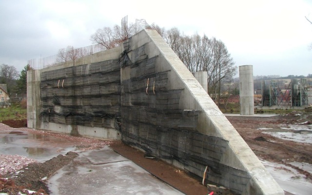 Mostná opora a oporná stena na preložce cesty I/16 v Vestřev - Chotěvice