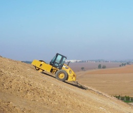 Drenážny systém a vystuženie rekultivačnej vrstvy na skládke v Prahe Ďáblicích