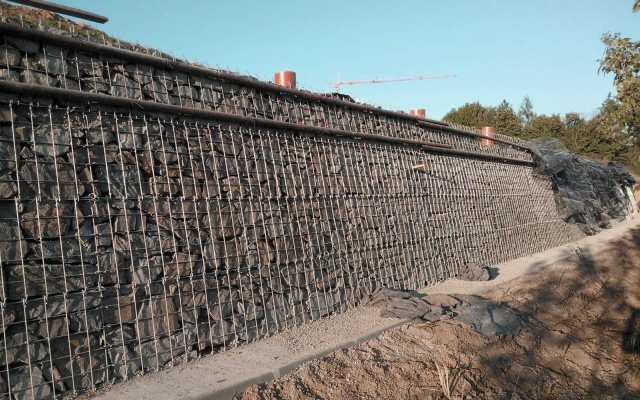 Úprava svažitej parcely v Lelekovicích