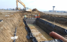 Spevnenie a protierózna ochrana svahov retenčnej nádrže v priemyselnom parku v Košiciach