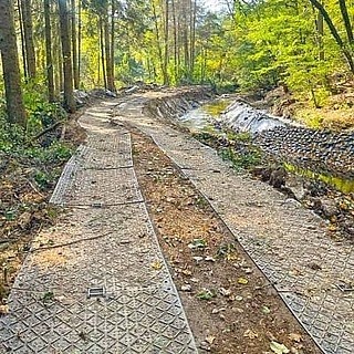 Ako cestné panely zabezpečujú prejazdnosť dočasných prístupových ciest na staveniská alebo chránia povrchy