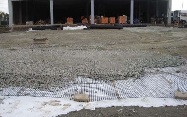 Spevnenie podkladných vrstiev pod parkoviskom v Košiciach