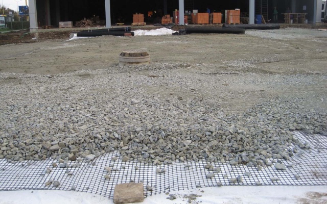 Spevnenie podkladných vrstiev pod parkoviskom v Košiciach