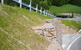 Kokosové siete ako protierózna ochrana svahov pri rekonštrukcii cesty v Žacléri