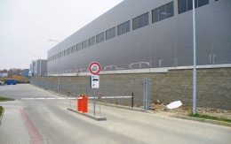 Liberec, oporný múr v areáli VGP parku