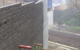 Mostné krídla z vyztuženej zeminy na obchvate Chebu