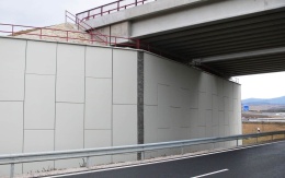 Mostné opory z vystuženej zeminy na diaľnici D1 pri Levoči