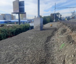 Praha - Rajská zahrada – vystužená oporná konštrukcia pod nástupišťom