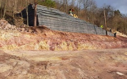 Realizácia zjazdu na strmý pozemok v Kadani