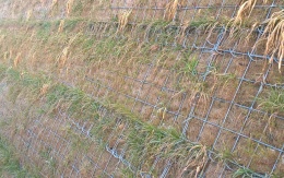 Terminál na R1 – Beladice, strmý svah z vystuženej zeminy